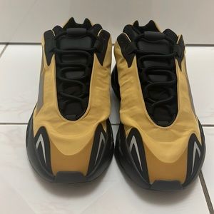 Yeezy Boost 700 MNVN HONEY FLUX